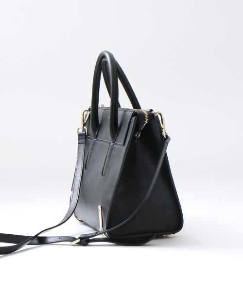 interstaple(インターステイプル)の「Kylie/トラペーズジップミニトート(トートバッグ・レディース・ブラック/ライトグレー/キャメル/ブルー・FREE)」の6枚目の写真