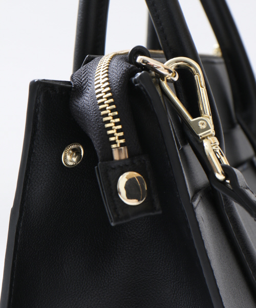 interstaple(インターステイプル)の「Kylie/トラペーズジップミニトート(トートバッグ・レディース・ブラック/ライトグレー/キャメル/ブルー・FREE)」の9枚目の写真