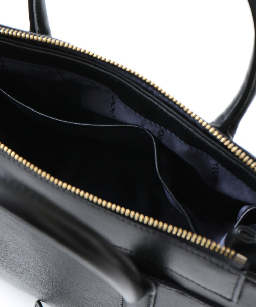 interstaple(インターステイプル)の「Kylie/トラペーズジップミニトート(トートバッグ・レディース・ブラック/ライトグレー/キャメル/ブルー・FREE)」の12枚目の写真