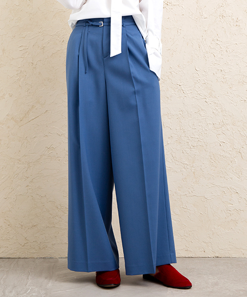 UNITED TOKYO（ユナイテッドトウキョウ）の「ワンタックストレートワイドパンツ（スラックス・レディース・レッド/ベージュ/ネイビー/ブルー・1）」の3枚目の写真