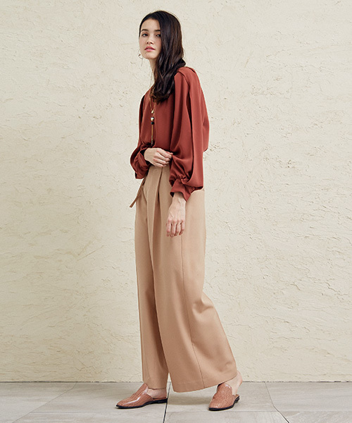 UNITED TOKYO（ユナイテッドトウキョウ）の「ワンタックストレートワイドパンツ（スラックス・レディース・レッド/ベージュ/ネイビー/ブルー・1）」の20枚目の写真