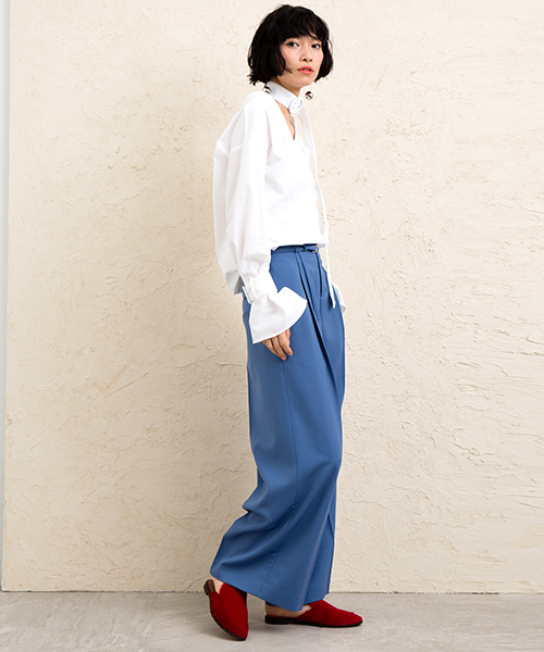 UNITED TOKYO（ユナイテッドトウキョウ）の「ワンタックストレートワイドパンツ（スラックス・レディース・レッド/ベージュ/ネイビー/ブルー・1）」の21枚目の写真