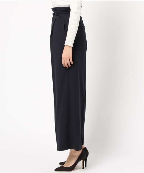 UNITED TOKYO（ユナイテッドトウキョウ）の「ワンタックストレートワイドパンツ（スラックス・レディース・レッド/ベージュ/ネイビー/ブルー・1）」の13枚目の写真