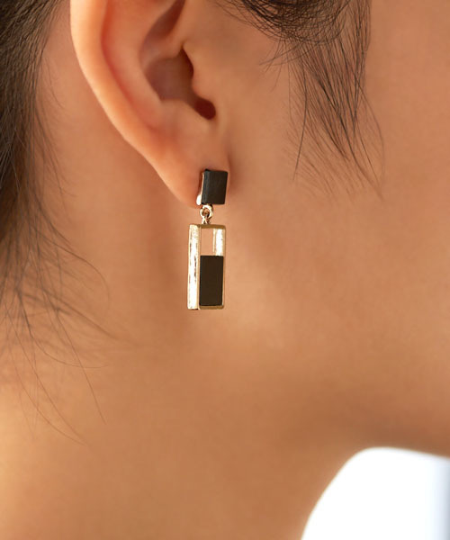 STYLE DELI(スタイルデリ)の「SQUARE pierce 002(ピアス(両耳用)・レディース・ゴールド・FREE)」の4枚目の写真