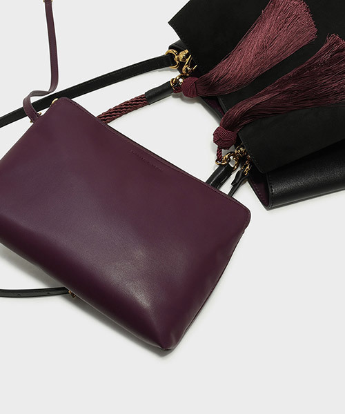 CHARLES & KEITH(チャールズ & キース)の「タッセルディテールショルダーバッグ / TASSEL DETAIL SHOULDER BAG(ショルダーバッグ・レディース・ブラック/バーガンディー・XL)」の11枚目の写真