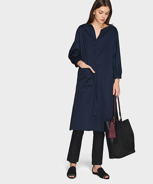 CHARLES & KEITH(チャールズ & キース)の「タッセルディテールショルダーバッグ / TASSEL DETAIL SHOULDER BAG(ショルダーバッグ・レディース・ブラック/バーガンディー・XL)」の10枚目の写真