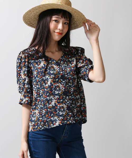 WEGO（ウィゴー）の「WEGO/フラワーパフスリーブブラウス（シャツ/ブラウス・レディース・ネイビー/マスタード・FREE）」の2枚目の写真