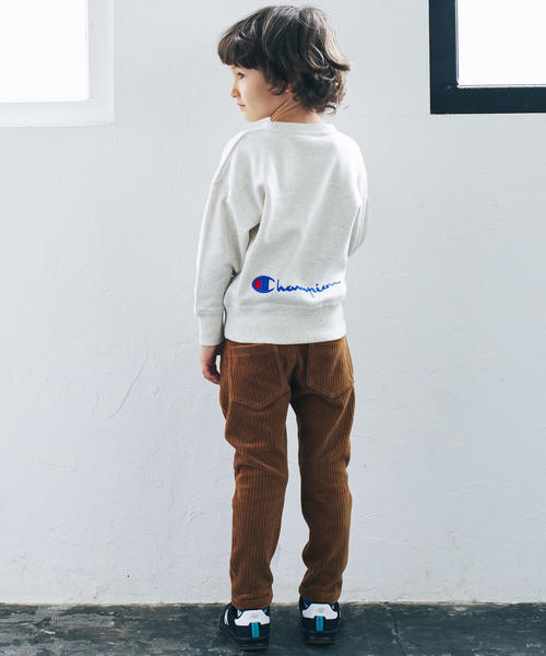 Champion(チャンピオン)の「【キッズ】〔別注〕CHAMPION(チャンピオン) スウェットプルオーバー(スウェット・キッズ・ダークグリーン/ナチュラル/ライトブルー/パープル・120cm/130cm/110cm/100cm)」の19枚目の写真