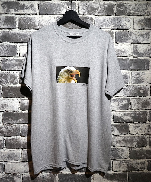 ENER（イーエヌイーアール）の「Tシャツ ”Bird man”（Tシャツ/カットソー・メンズ・ホワイト/ブラック/パープル/グレー/ブルー・MEDIUM/LARGE/X-LARGE）」の4枚目の写真