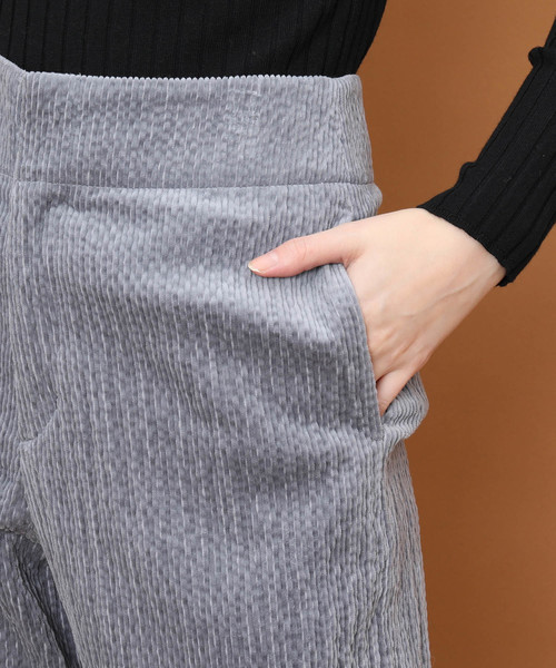 SALON adam et rope'(サロン アダム エ ロペ)の「ストレッチコーデュロイワイドパンツ(その他パンツ・レディース・ダークブラウン/グレー/オフホワイト・S/M)」の9枚目の写真