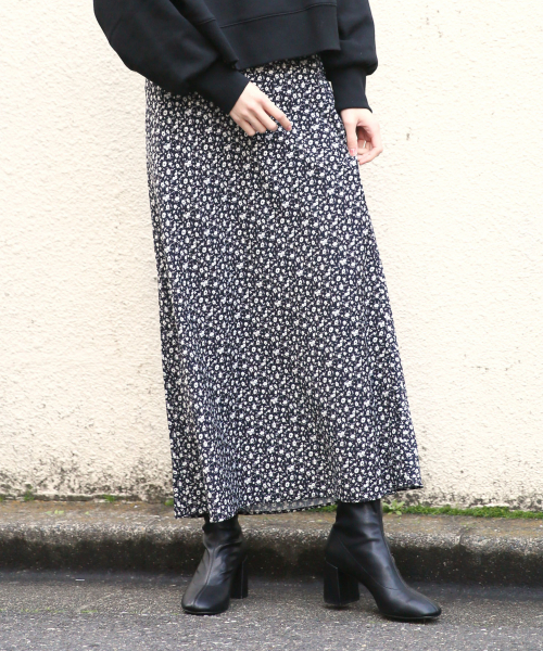 LOWRYS FARM（ローリーズファーム）の「フラワーマーメイドスカート　824845（スカート・レディース・ブラック/オフホワイト/イエロー/グリーン・FREE）」の3枚目の写真