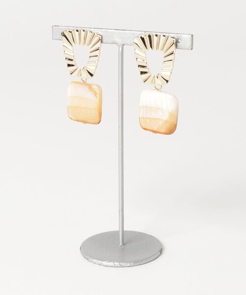 misto accessories(ミストアクセサリーズ)の「スクエアシェルピアス(ピアス(両耳用)・レディース・ブラウン/グリーン・FREE)」の1枚目の写真