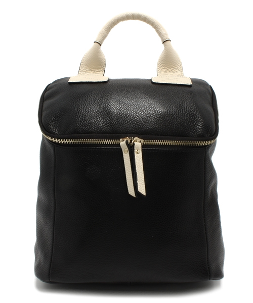 ROSE BUD(ローズバッド)の「M02343 2TONE SQUARE BACKPACK(バックパック/リュック・レディース・アイボリー/ブラック・ONE SIZE)」の1枚目の写真