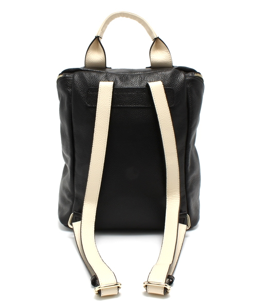 ROSE BUD(ローズバッド)の「M02343 2TONE SQUARE BACKPACK(バックパック/リュック・レディース・アイボリー/ブラック・ONE SIZE)」の9枚目の写真