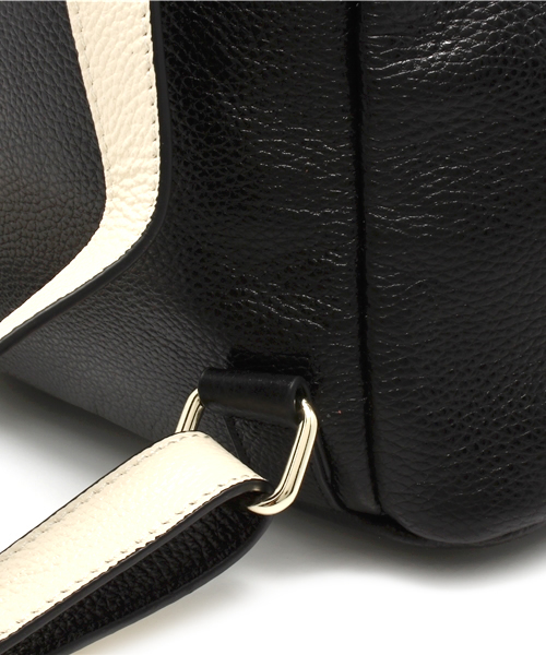 ROSE BUD(ローズバッド)の「M02343 2TONE SQUARE BACKPACK(バックパック/リュック・レディース・アイボリー/ブラック・ONE SIZE)」の6枚目の写真