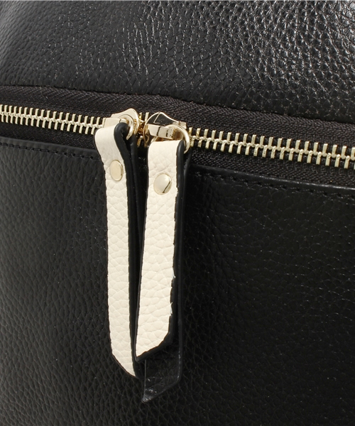 ROSE BUD(ローズバッド)の「M02343 2TONE SQUARE BACKPACK(バックパック/リュック・レディース・アイボリー/ブラック・ONE SIZE)」の5枚目の写真