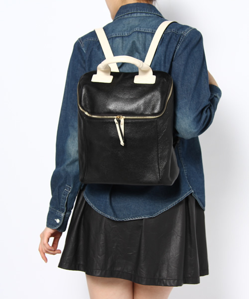ROSE BUD(ローズバッド)の「M02343 2TONE SQUARE BACKPACK(バックパック/リュック・レディース・アイボリー/ブラック・ONE SIZE)」の11枚目の写真