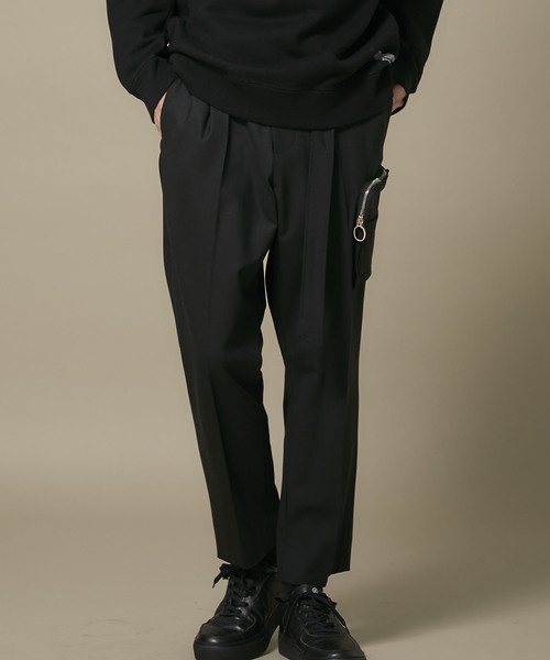 liberum（リベルム）の「【LIBERUM】３Dポケットクロップドストレートスラックス（スラックス・メンズ・ブラック/ボルドー・1/2）」の2枚目の写真