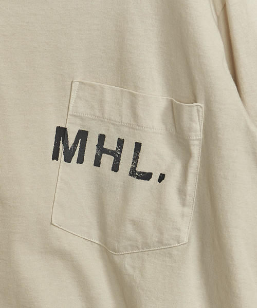 MHL.（エムエイチエル）の「【別注】 ＜MHL.＞ LOGO L/TEE/Tシャツ（Tシャツ/カットソー・メンズ・オフホワイト/ダークグレー・L/XL/S/M）」の4枚目の写真