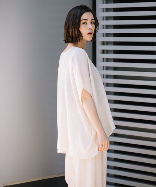 Munich(ミューニック)の「ツイストプリーツブラウス(セットアップ可)(シャツ/ブラウス・レディース・アイボリー/ブラック/ライトベージュ/ライトグリーン・FREE)」の18枚目の写真