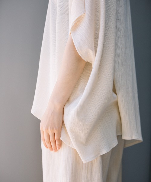 Munich(ミューニック)の「ツイストプリーツブラウス(セットアップ可)(シャツ/ブラウス・レディース・アイボリー/ブラック/ライトベージュ/ライトグリーン・FREE)」の22枚目の写真