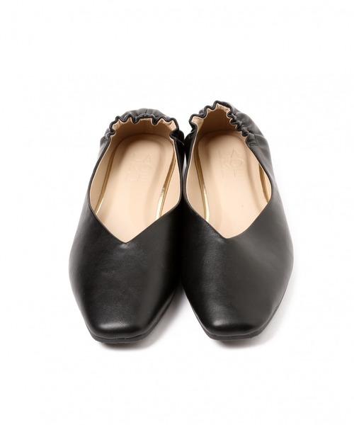 LAKOLE（ラコレ）の「Vカットギャザーパンプス / LAKOLE（パンプス・レディース・ブラック/ベージュ/パイソン・MEDIUM/LARGE）」の6枚目の写真