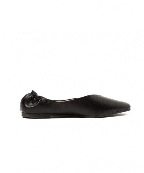 LAKOLE（ラコレ）の「Vカットギャザーパンプス / LAKOLE（パンプス・レディース・ブラック/ベージュ/パイソン・MEDIUM/LARGE）」の11枚目の写真