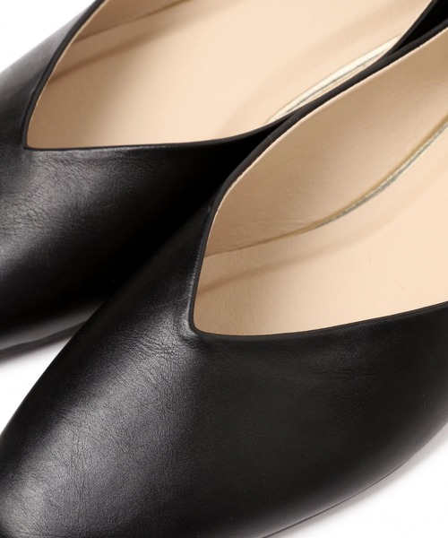 LAKOLE（ラコレ）の「Vカットギャザーパンプス / LAKOLE（パンプス・レディース・ブラック/ベージュ/パイソン・MEDIUM/LARGE）」の20枚目の写真