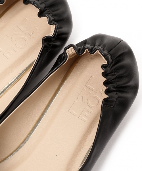 LAKOLE（ラコレ）の「Vカットギャザーパンプス / LAKOLE（パンプス・レディース・ブラック/ベージュ/パイソン・MEDIUM/LARGE）」の16枚目の写真