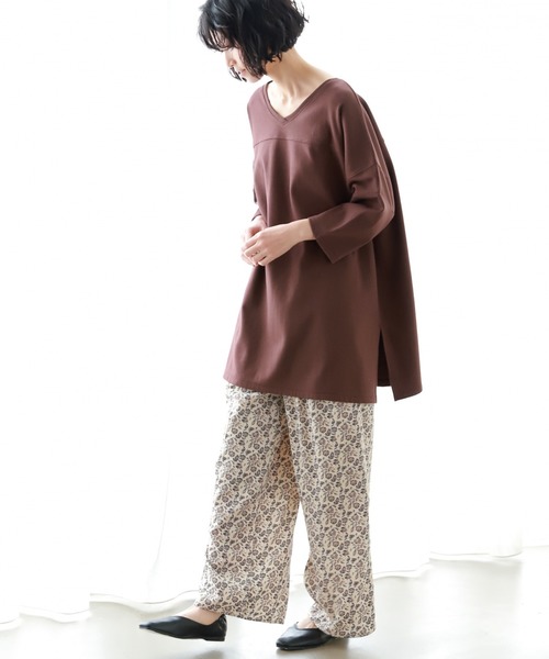 LAKOLE（ラコレ）の「Vカットギャザーパンプス / LAKOLE（パンプス・レディース・ブラック/ベージュ/パイソン・MEDIUM/LARGE）」の5枚目の写真