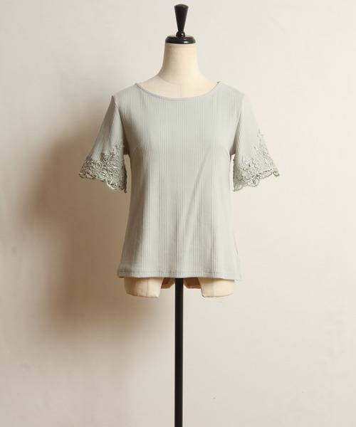 tocco closet（トッコ　クローゼット）の「【ZOZO限定】袖口フラワーレース装飾リブカットトップス（Tシャツ/カットソー・レディース・ブラック/ミント/ピンク/オフホワイト・M）」の11枚目の写真