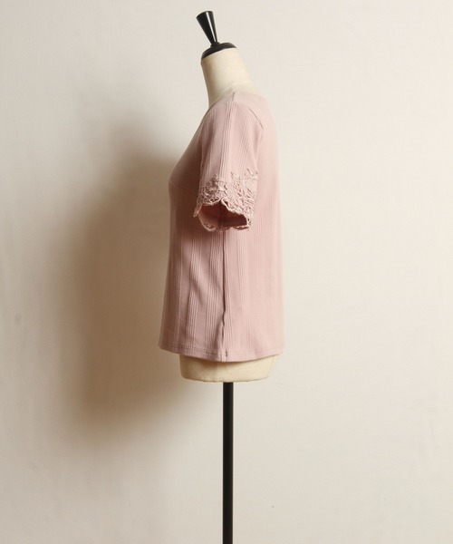 tocco closet（トッコ　クローゼット）の「【ZOZO限定】袖口フラワーレース装飾リブカットトップス（Tシャツ/カットソー・レディース・ブラック/ミント/ピンク/オフホワイト・M）」の14枚目の写真