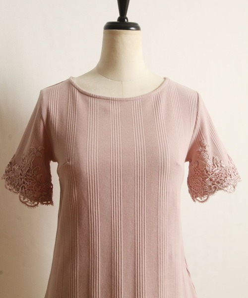 tocco closet（トッコ　クローゼット）の「【ZOZO限定】袖口フラワーレース装飾リブカットトップス（Tシャツ/カットソー・レディース・ブラック/ミント/ピンク/オフホワイト・M）」の16枚目の写真