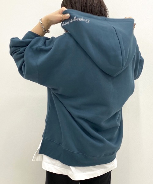 apres jour mignon(アプレジュールミニョン)の「ラベルフーディー【ZOZOTOWN限定アイテム】(パーカー・レディース・ブラック/アイボリー/モカ/ブルー系その他・X-LARGE/フリー)」の1枚目の写真