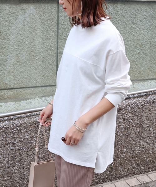 andme(アンドミー)の「USAコットン長袖フットボールTシャツ(Tシャツ/カットソー・レディース・チャコールグレー/ブラック/ベージュ/オフホワイト/キナリ・M)」の6枚目の写真