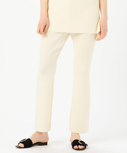 TOMORROWLAND （トゥモローランド）の「コットンストレッチリブ セミフレアパンツ（その他パンツ・レディース・ホワイト/チャコールグレー/ダークグリーン/レッド/ライトベージュ・36/34）」の2枚目の写真