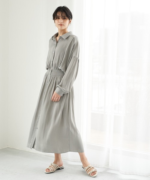 Editt by YECCA VECCA（エディットバイイェッカヴェッカ）の「シャーリングギャザーシャツワンピース　＊（ワンピース・レディース・グレー/ブルー/ネイビー・FREE）」の2枚目の写真