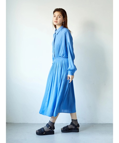 Editt by YECCA VECCA（エディットバイイェッカヴェッカ）の「シャーリングギャザーシャツワンピース　＊（ワンピース・レディース・グレー/ブルー/ネイビー・FREE）」の4枚目の写真