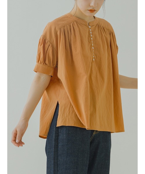 Kelen(ケレン)の「「KELEN / ケレン」ボタンディティールギャザーブラウス"Aia"(シャツ/ブラウス・レディース・ネイビー/オフホワイト/オレンジ/ピンクベージュ・S/M)」の10枚目の写真