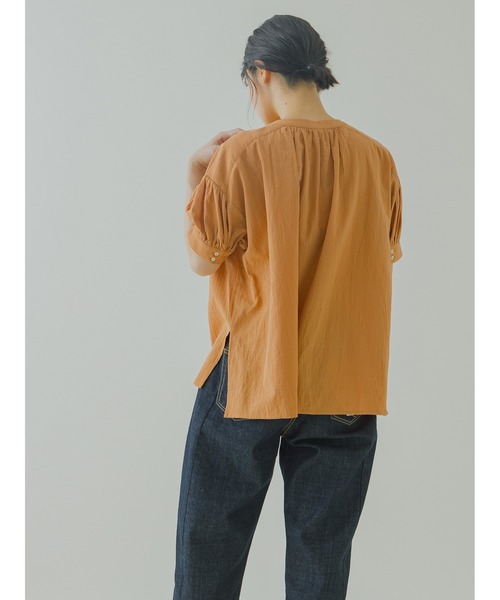 Kelen(ケレン)の「「KELEN / ケレン」ボタンディティールギャザーブラウス"Aia"(シャツ/ブラウス・レディース・ネイビー/オフホワイト/オレンジ/ピンクベージュ・S/M)」の12枚目の写真