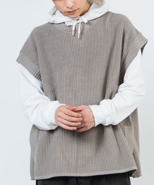 WEGO（ウィゴー）の「WEGO/サイドスリットベスト（ベスト・メンズ・サックスブルー/ベージュ/ライトグレー/ブラック・MEDIUM/LARGE）」の2枚目の写真