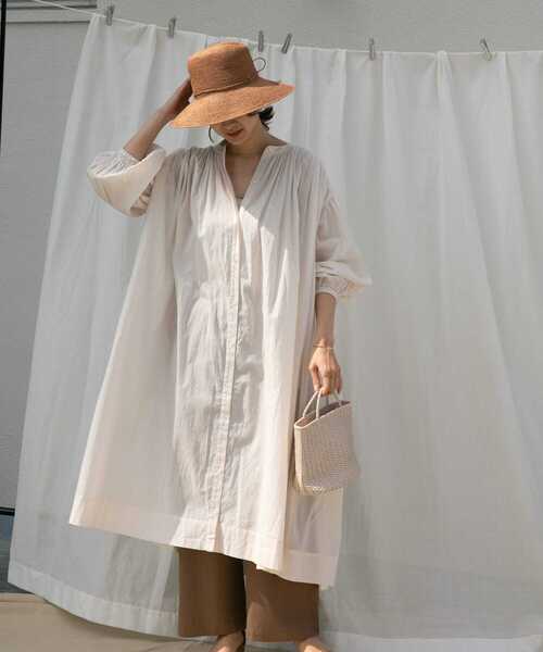 URBAN RESEARCH DOORS（アーバンリサーチドアーズ）の「コットンボイルギャザーワンピース（ワンピース・レディース・オフホワイト/ブラック/ベージュ/ブルー・ONE）」の13枚目の写真