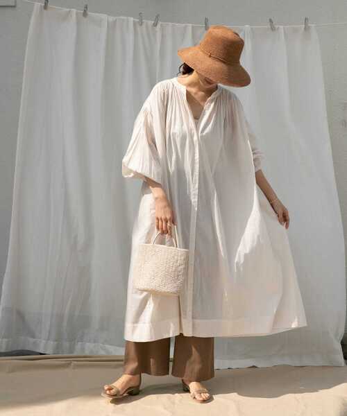 URBAN RESEARCH DOORS（アーバンリサーチドアーズ）の「コットンボイルギャザーワンピース（ワンピース・レディース・オフホワイト/ブラック/ベージュ/ブルー・ONE）」の7枚目の写真