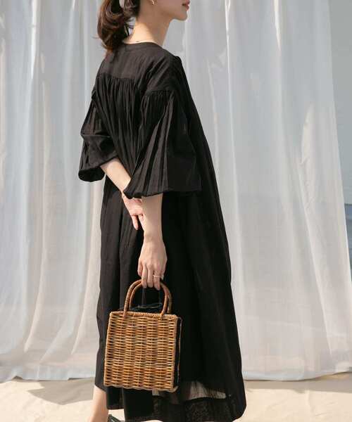 URBAN RESEARCH DOORS（アーバンリサーチドアーズ）の「コットンボイルギャザーワンピース（ワンピース・レディース・オフホワイト/ブラック/ベージュ/ブルー・ONE）」の14枚目の写真