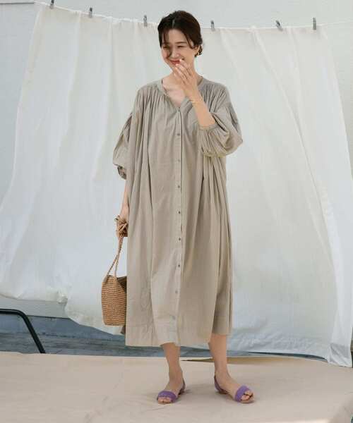 URBAN RESEARCH DOORS（アーバンリサーチドアーズ）の「コットンボイルギャザーワンピース（ワンピース・レディース・オフホワイト/ブラック/ベージュ/ブルー・ONE）」の16枚目の写真