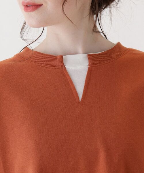 Cutie Blonde（キューティーブロンド）の「◆【S-L】キーネックレイヤード風プルオーバー（スウェット・レディース・ライトベージュ/チャコールグレー/カーキ/ダークオレンジ・02/01/03）」の8枚目の写真