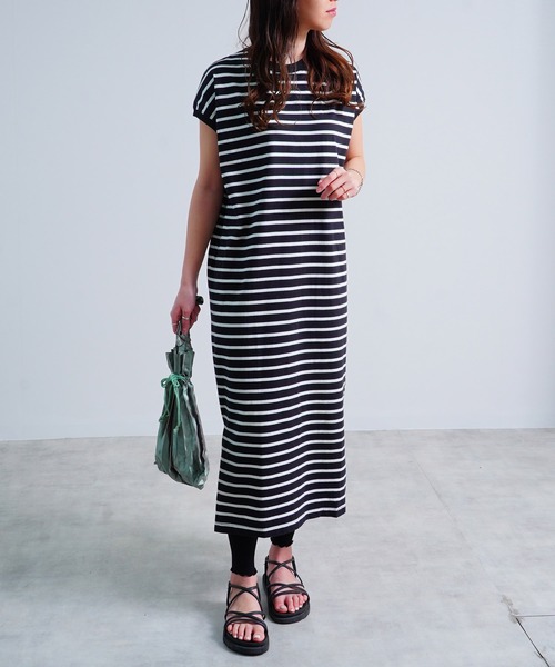 Fizz(フィズ)の「【Fizz/フィズ】 プチハイネック フレンチスリーブTシャツワンピース(ワンピース・レディース・グレイッシュベージュ/ブラック×ホワイト/ホワイト×ネイビー/パープル/ベージュ/ホワイト/サックスブルー/ブルー/ブラック/モカ/アイボリー・M)」の5枚目の写真