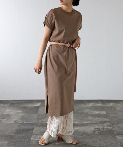 Fizz(フィズ)の「【Fizz/フィズ】 プチハイネック フレンチスリーブTシャツワンピース(ワンピース・レディース・グレイッシュベージュ/ブラック×ホワイト/ホワイト×ネイビー/パープル/ベージュ/ホワイト/サックスブルー/ブルー/ブラック/モカ/アイボリー・M)」の13枚目の写真