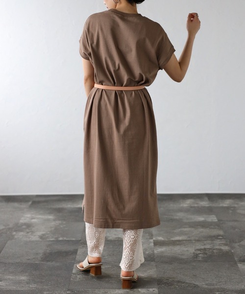 Fizz(フィズ)の「【Fizz/フィズ】 プチハイネック フレンチスリーブTシャツワンピース(ワンピース・レディース・グレイッシュベージュ/ブラック×ホワイト/ホワイト×ネイビー/パープル/ベージュ/ホワイト/サックスブルー/ブルー/ブラック/モカ/アイボリー・M)」の15枚目の写真