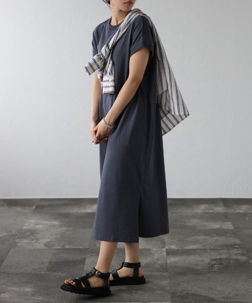 Fizz(フィズ)の「【Fizz/フィズ】 プチハイネック フレンチスリーブTシャツワンピース(ワンピース・レディース・グレイッシュベージュ/ブラック×ホワイト/ホワイト×ネイビー/パープル/ベージュ/ホワイト/サックスブルー/ブルー/ブラック/モカ/アイボリー・M)」の21枚目の写真